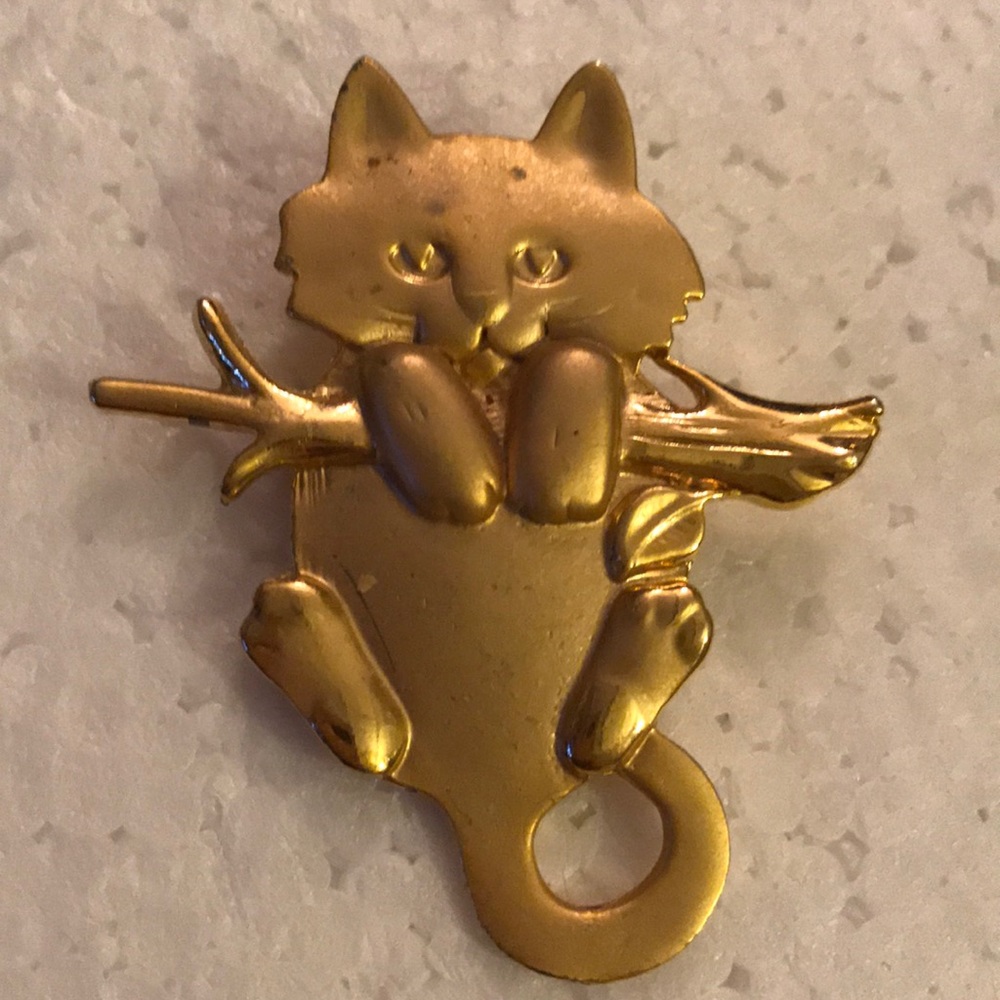 Cute cat brooch